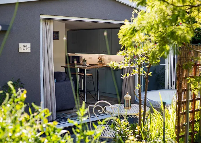 Hideaway Cabin For Two On Edge Of New Forest