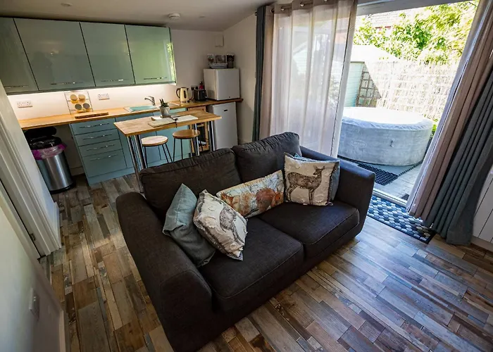 Hideaway Cabin For Two On Edge Of New Forest