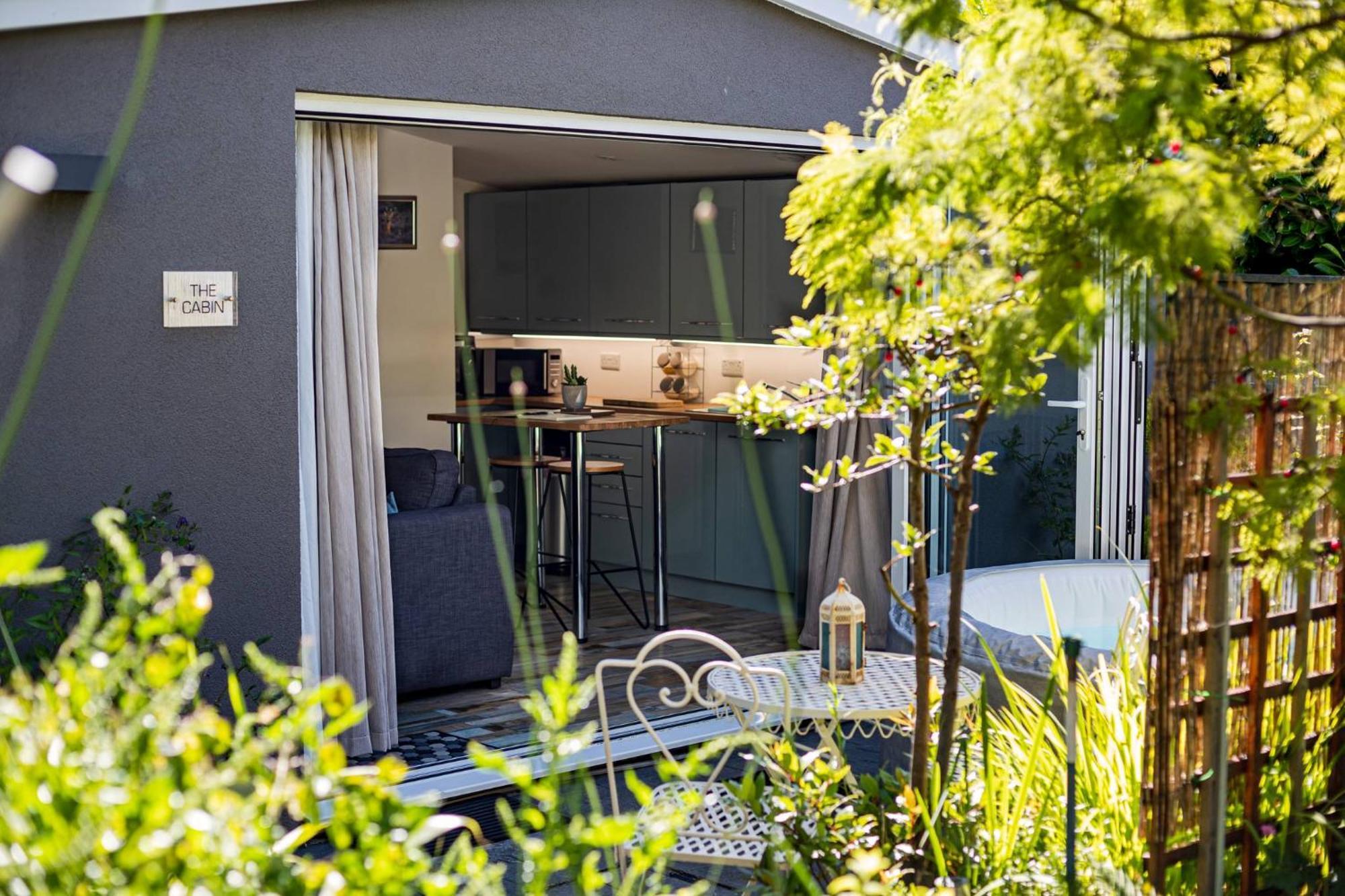 Hideaway For Two On Edge Of New Forest Apartment